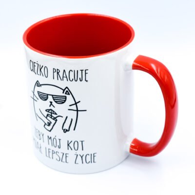 kubek z kotem Ciężko pracuję, żeby mój kot miał lepsze życie czerwony